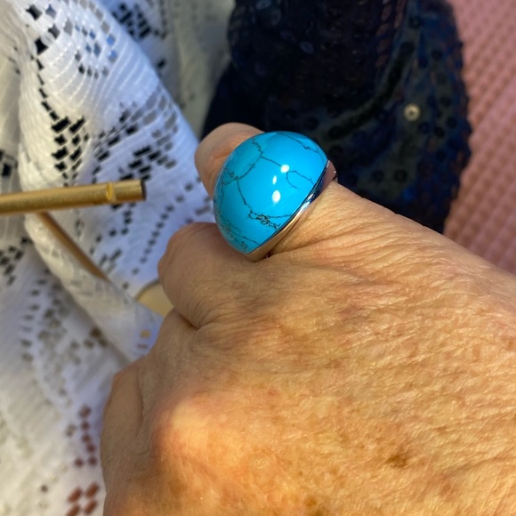NWT TURQUOISE COLOR LARGE STONE SET IN SILVER COLOR METAL SIZE 9 - Picture 2 of 9